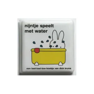 Afbeelding van nijntje speelt met water